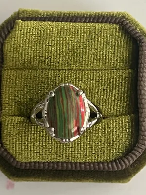 Classic Design Titanium Silver Gorgeous Green/Red Gemstone Ring Size 7 NWT Green thumbnail 2