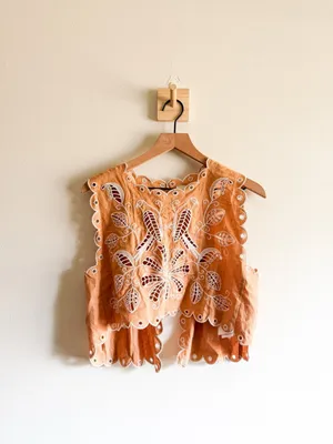 Farm Rio Sand Richilieu Embroidery Sleeveless Crop Top Size M thumbnail 2