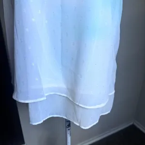 Apt.‎ 9 Womens White Sleeveless Clip Dot Tiered Blouse sz M Office Coquette thumbnail 3