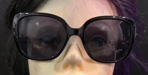 Guess Elegant Black Sunglasses thumbnail 1