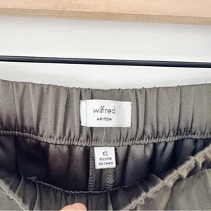 Aritzia Wilfred The Lodge Pant Satin Dark Olive thumbnail 13