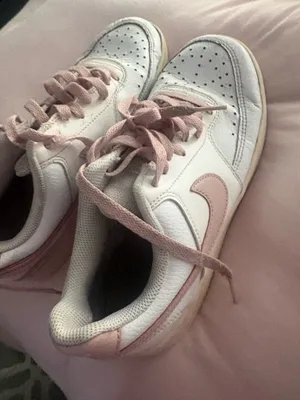 Pink and white Nike sneakers thumbnail 2