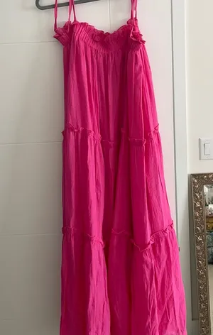 Gorgeous talulah maxi dress in hot pink gauze in excellent cond thumbnail 1