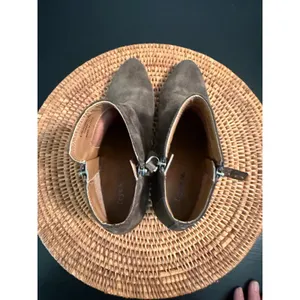 Frye & Co Womens Brown Suede Ankle Boots Pointed Toe Side Zip Block Heel Size 8M thumbnail 8