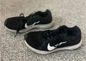 Nike Black and White Athletic Shoes thumbnail 4