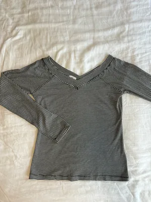 BDG Shannen Off-The-Shoulder Long Sleeve Tee thumbnail 4