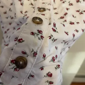 Hollister White and Red Floral Dress Y2K Size Medium thumbnail 3