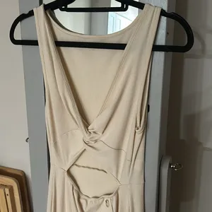 Amazon Nude Cutout Knotted Midi Dress size Large thumbnail 5