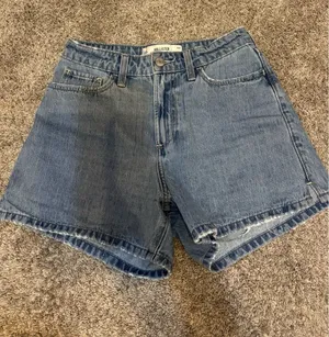 Hollister Shorts thumbnail 1