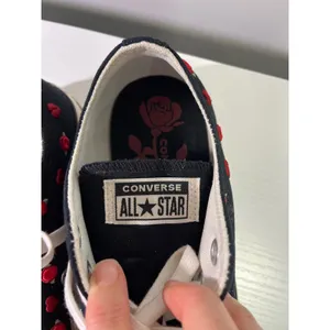 Converse Chuck Taylor All Star Low Top Black Rose Heart Embroidered Shoes size 9 thumbnail 2