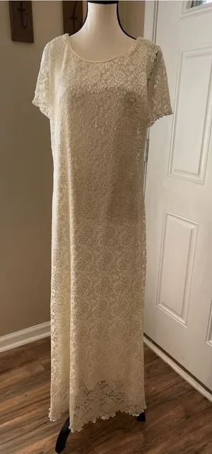 Ronni Nicole by Ouida Ivory Floral Lace Maxi Dress Size 18 Formal thumbnail 1
