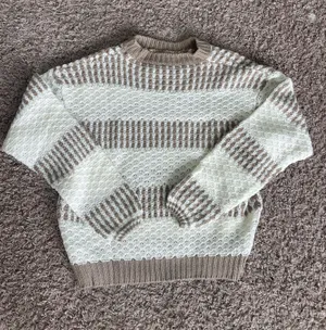 Fall Sweater Cute White Size M thumbnail 1