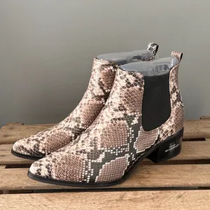 BLONDO Emelia Waterproof Chelsea Bootie In Brown Snake Print‎ Leather Size 8 B57 thumbnail 7
