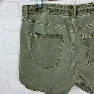 American Eagle Green Relaxed Casual Denim Shorts Size 14 thumbnail 9