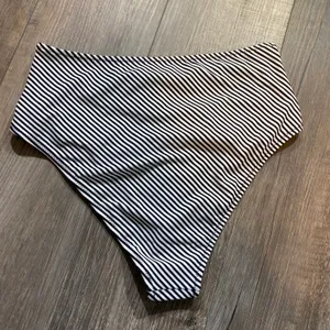Cupshe Black White Stripe Bikini Bottom thumbnail 8