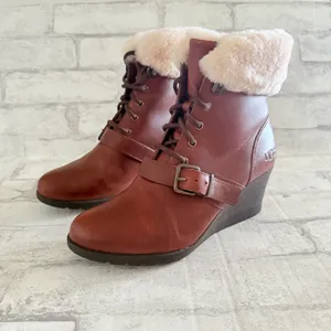 UGG Janney Wedge Boots Sheepskin Waterproof Leather Lace Up Warm Lined Sz 7 thumbnail 4