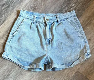 American Eagle Light Wash Pleated Cuffed Mom Shorts Size 4 thumbnail 1