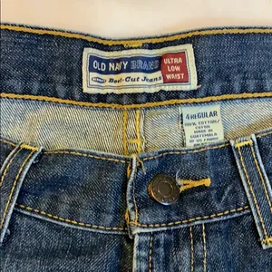 Size 4 Regular Old Navy Denim Blue Jeans Boot-cut thumbnail 6