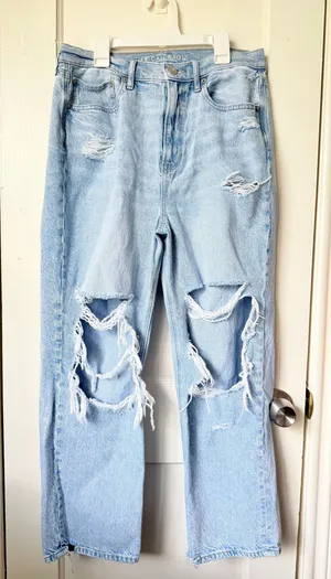 American Eagle 90s Boyfriend Jeans thumbnail 1