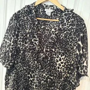 Chelsea‎ Studio Black And Gray Leopard Print Pleated Blouse Size 2X thumbnail 3