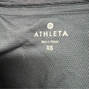 Athleta Black Cropped Active Athletic Leggings with Back Pocket Size XS EUC thumbnail 3