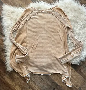 Free People Ridiculously sott Long sleeve thermal Thinner material- not thick waffle knit Oversized and flowly Approximate measurements provided - unstretched Cream/tan/brown in color Size XS G1 thumbnail 8