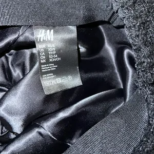 H&M Chic Black Tweed Cap-Xs/s thumbnail 3