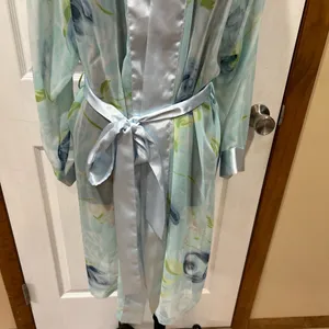 Valerie Stevens Sheer Floral Robe – Size M thumbnail 4