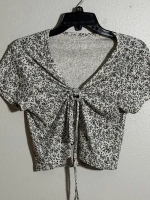 American Eagle Women Tie-Front Floral Summer Crop‎ Top White/Black size M thumbnail 2