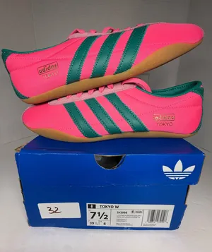 Women’s Adidas Tokyo 7.5W thumbnail 1