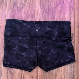 Lululemon shorts thumbnail 2