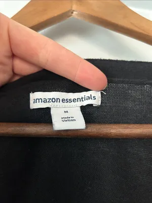 Amazon Essentials Black V thumbnail 2