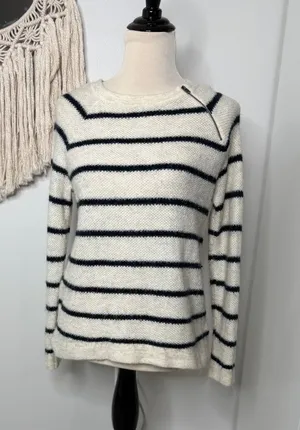 Abercrombie & Fitch Cream White Navy Blue Fuzzy Knit Minimalist Preppy Sweater S thumbnail 1