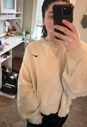Nike Oversized Crew Neck Sweatshirt thumbnail 3