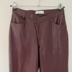 Criss-Cross Waistband Vegan Leather 90s Straight Pant Brown thumbnail 3