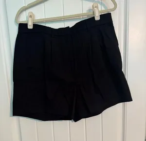 Old Navy Black Tailored High-Rise Women’s Shorts thumbnail 1