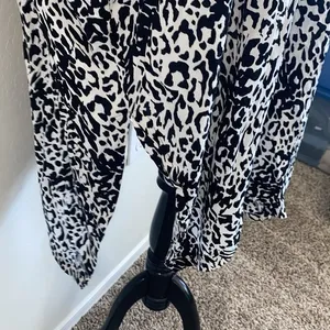 5/$30 🎈 Scoop women’s xs/s animal print‎ kimono thumbnail 4