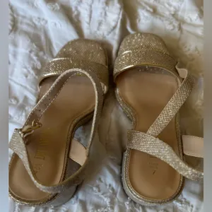 Dream Paris Glitter Gold Platform Sandals in Gold - Women size 7 thumbnail 4