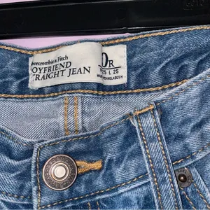 Abercrombie & Fitch Size 0 Boyfriend Straight Jean Distressed Blue Pants thumbnail 4