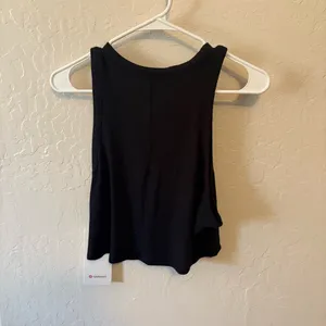 Lululemon Hold Tight Cropped Tank Top Size 12 NWT Black. thumbnail 3