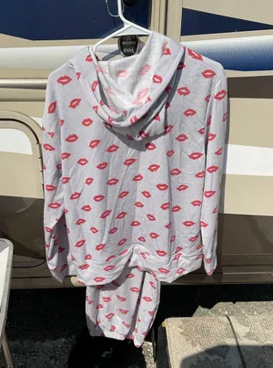 Jaclyn Intimates Loungewear Clothes Pajamas Sweatsuit Hoodie with Kisses thumbnail 2