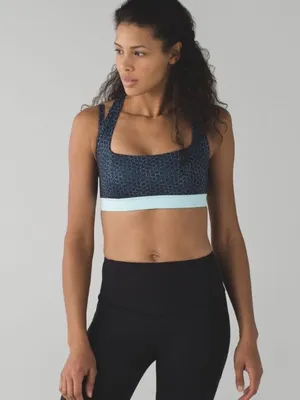 Lululemon Size 4 Turquoise Blue Splendour Racerback Sports Bra thumbnail 1