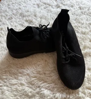Amazon Black Knit Lace-Up Slip-On NON SLIP Sneakers thumbnail 1