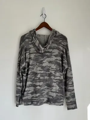 Tailgate Brooklyn Nets Soft Gray Camo Hooded Sweater Size S thumbnail 5