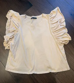 Zara Light Beige Ruffle Sleeve Short-Sleeve Tee Small - C31-015 thumbnail 1