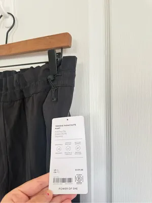 Athleta NEW Trekkie Parachute Pant in Black thumbnail 4