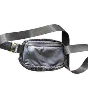 LULULEMON Everywhere Fleece‎ Belt Bag Black thumbnail 4
