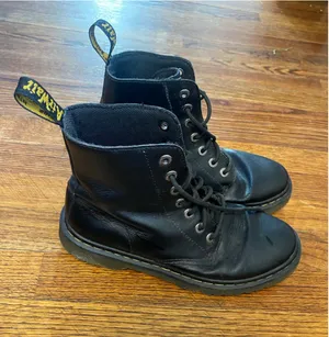 Dr Martens 1460 Combat Boots Leather Lace Up Grunge Punk 90s Y2K Indie Sleaze thumbnail 1