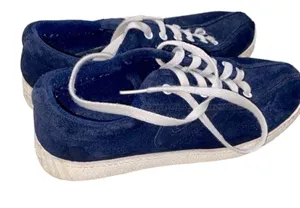 Tretorn blue sneakers size 6 1/2 thumbnail 1