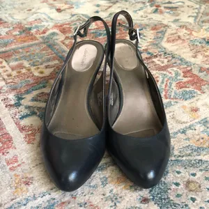 Calvin Klein Ashton Navy Blue Leather Slingback Pumps Heels Size 8.5 thumbnail 2
